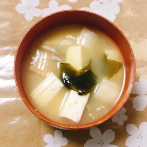 たっぷり舞茸と油揚げとお麩の味噌汁